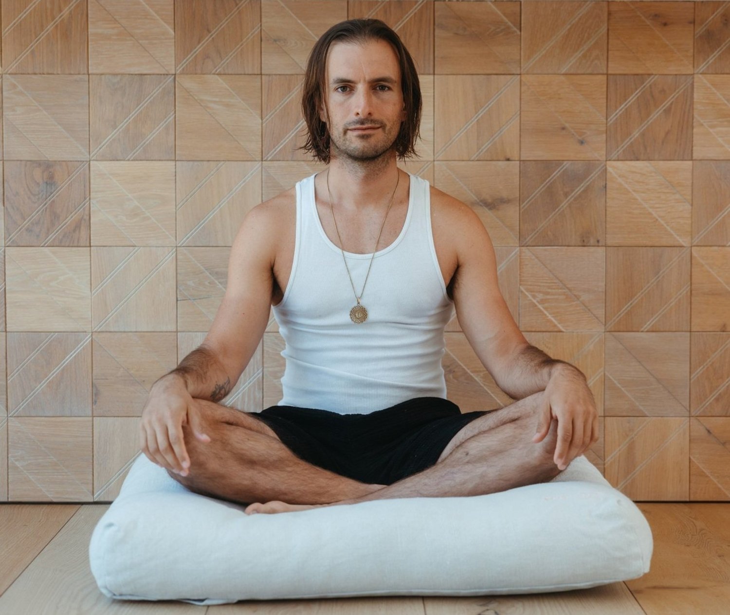 Iván meditating