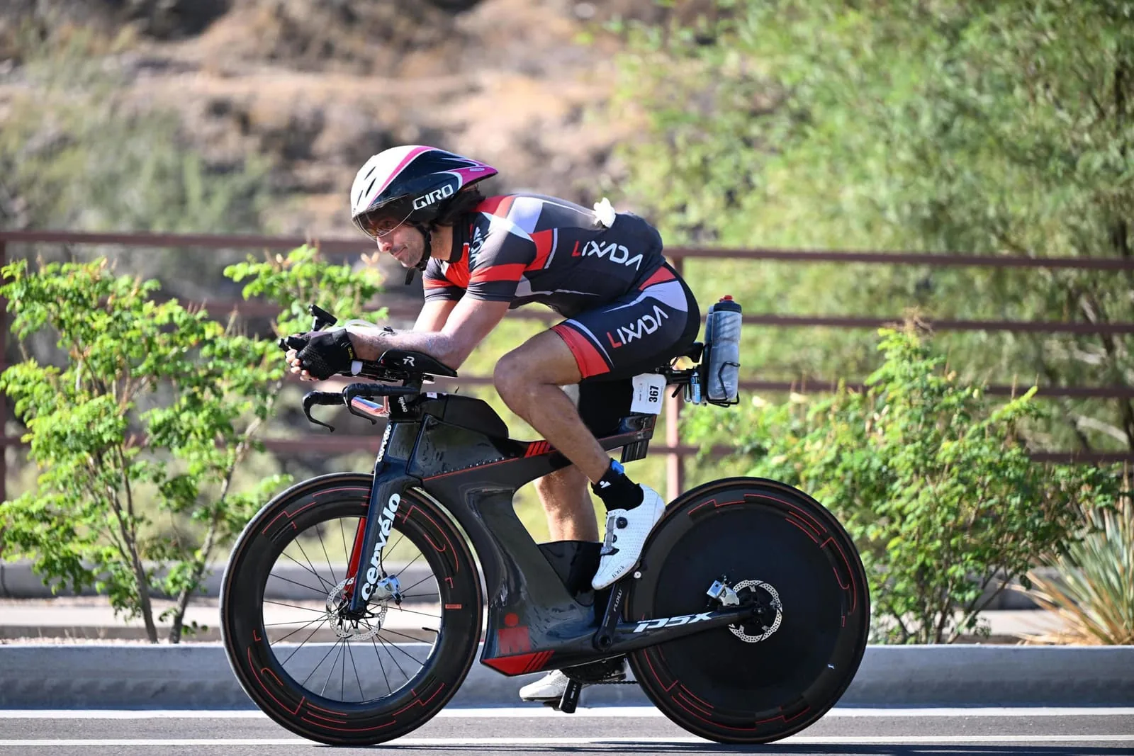 Iván Chocrón during an Ironman triathlon, mid-ride